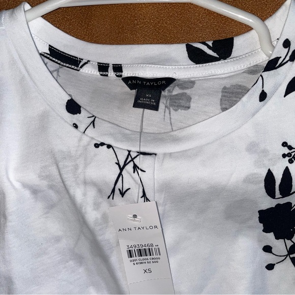 Ann Taylor White and Black Floral Wrap Top - Picture 6 of 9